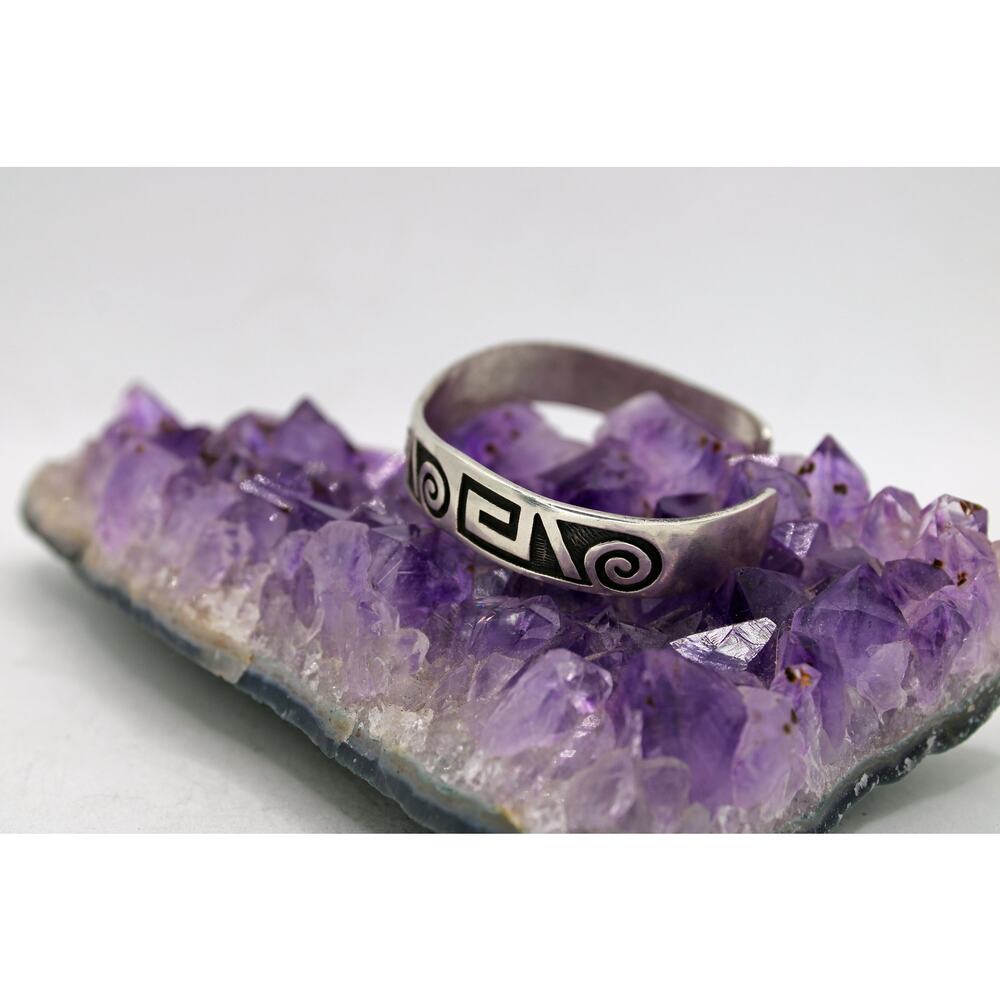 Hoskie Nez Navajo Geometric Chevron Overlay Sterling Silver Cuff Bracelet - Picture 4 of 6